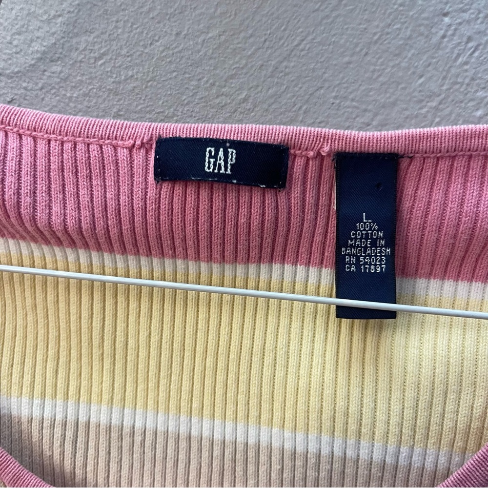 Vintage Y2K GAP Women’s pink striped sweater - Picture 3 of 4